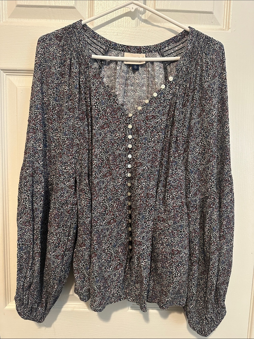 Women Universal Thread V neck with button down front balloon long sleeves top